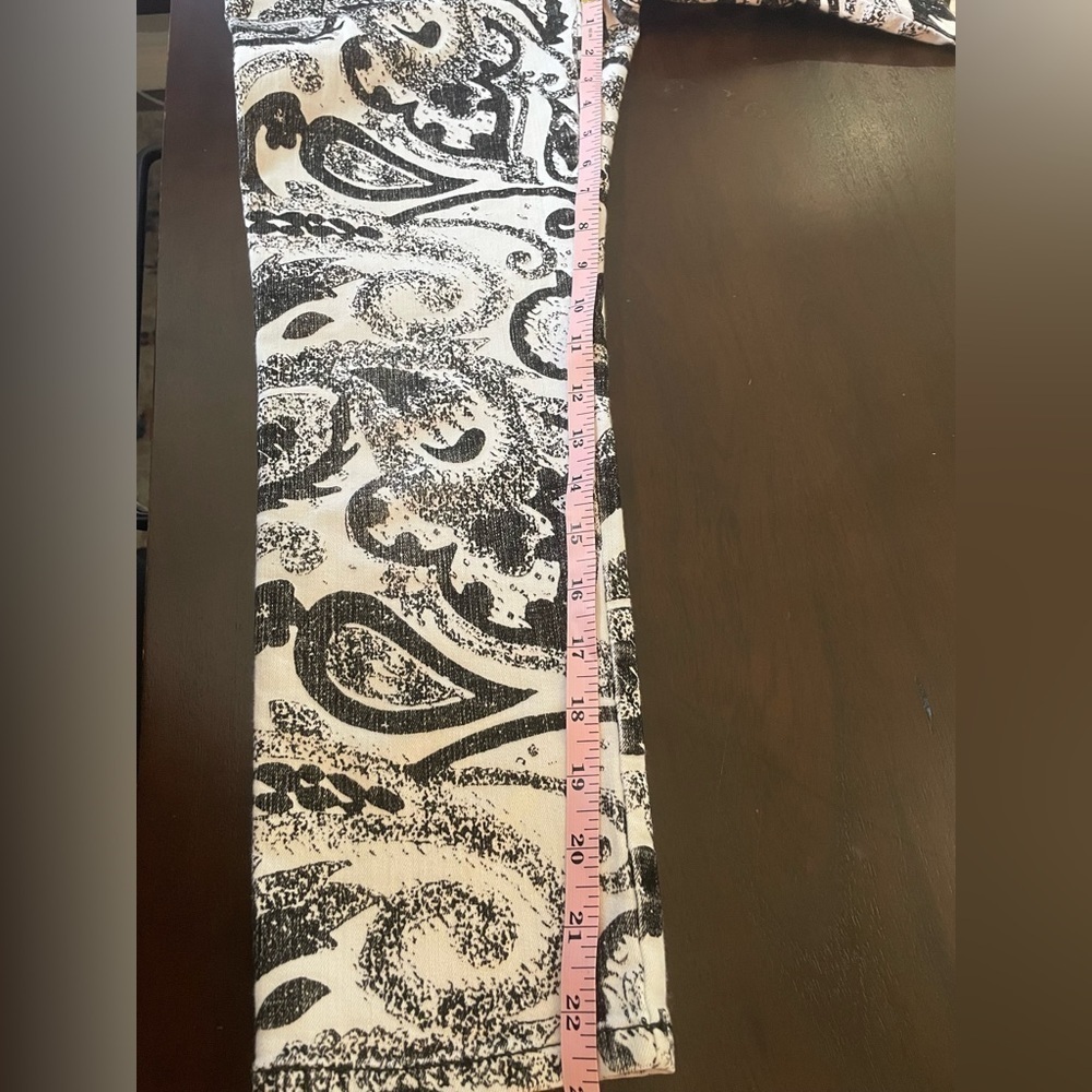 Alice + Olivia Black and White Paisley Ankle Pants Sz 4 - Picture 8 of 8